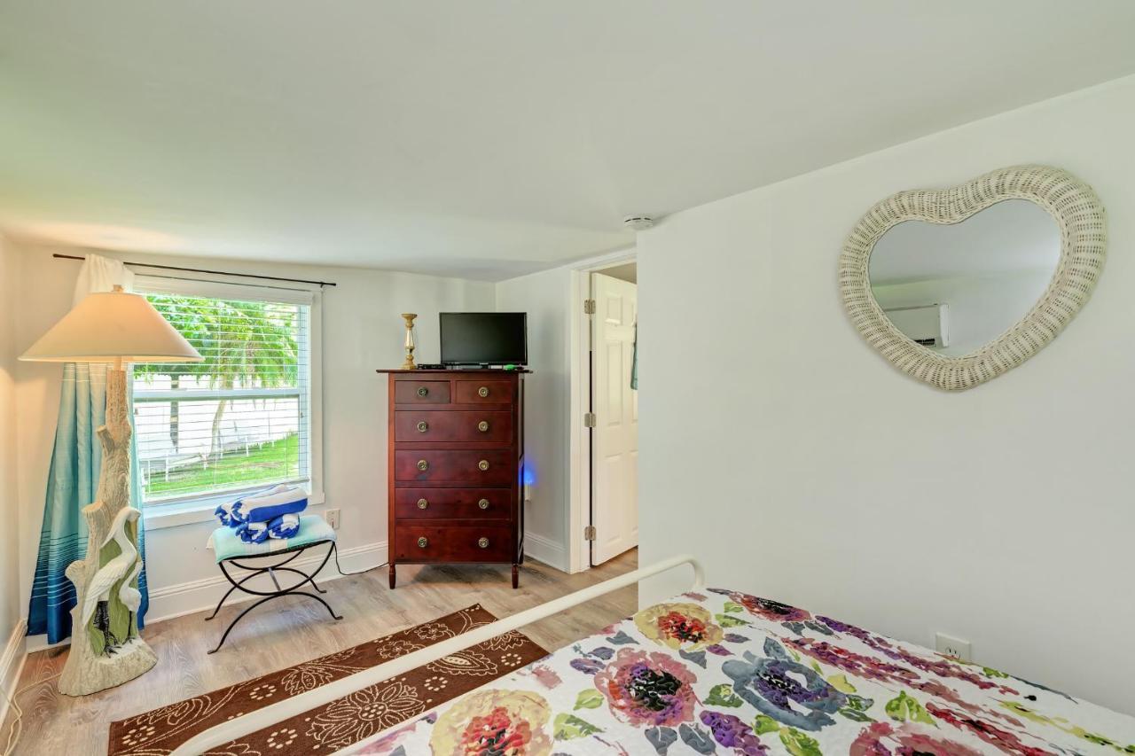 Ami Lighthouse Cottage-One Minute Walk To The Beach-Keyless Locks Bradenton Beach Exteriör bild